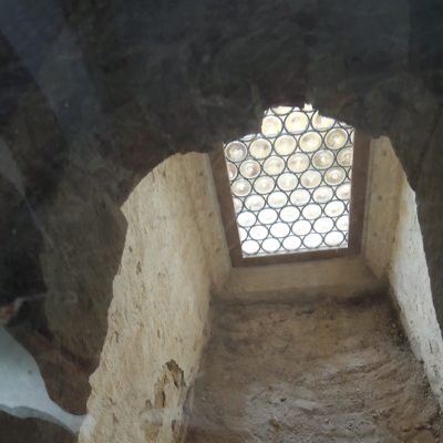Zazděná okna z kaple